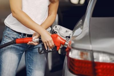 service_public.fr : Hausse des prix du carburant-Indemnité inflation de 100 euros : qui peut en bénéficier et dates de versement ?